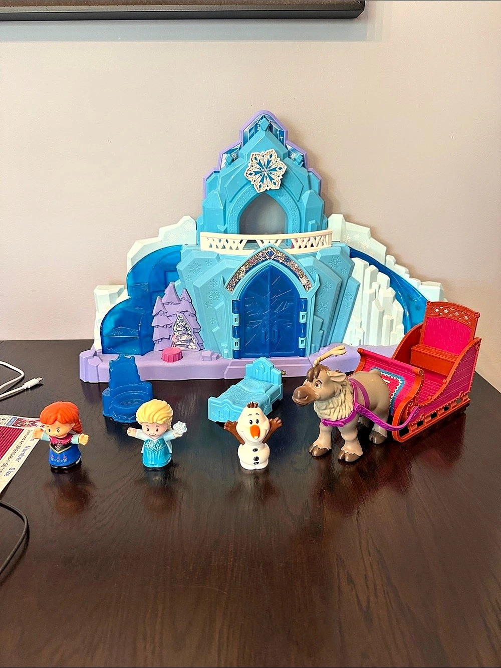 Fisher-Price Little People Disney Frozen Elsa's Ice Palace Playset Frozen Elsa's